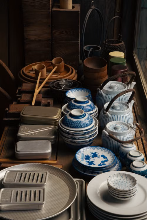 Blue-and-white porcelain bowls and trays on shelves