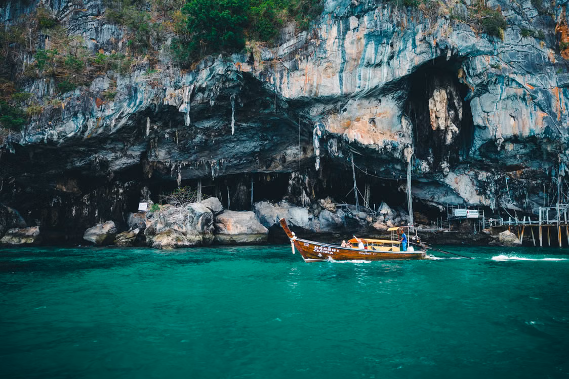 An Andaman cruise around the Phi Phi Islands